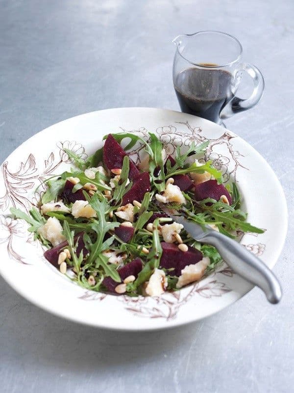 Insalata di Parmigiano Reggiano, barbabietola e pinoli