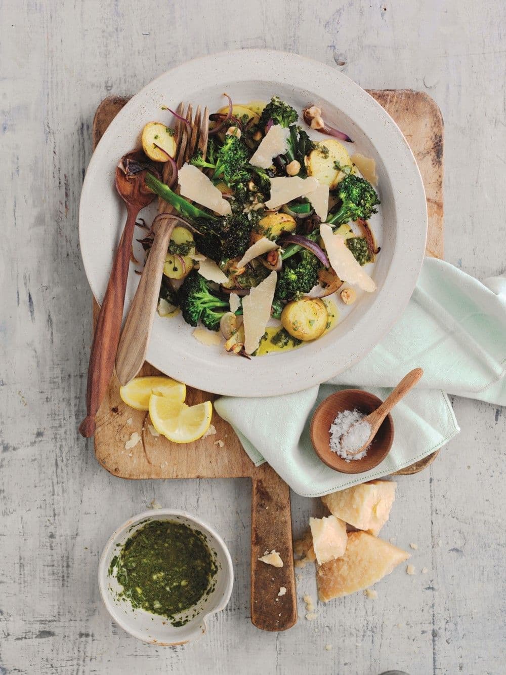 Insalata tiepida di cimette di broccoli, patate novelle e Parmigiano Reggiano