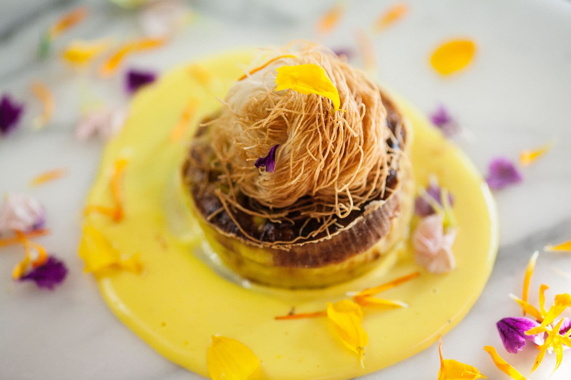 Petits flans d'asperges et sauce au Parmigiano Reggiano