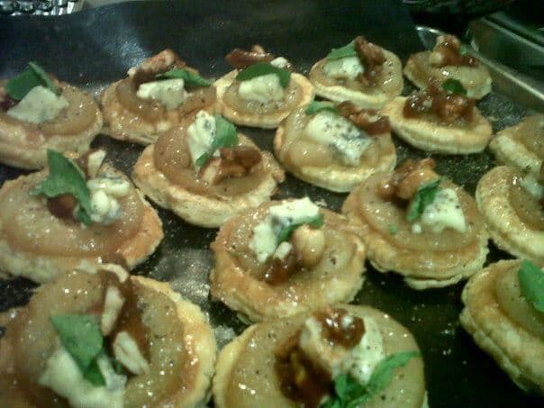Tartelettes with Parmigiano Reggiano, caramelized pears and pecans and rocket salad - Bermuda