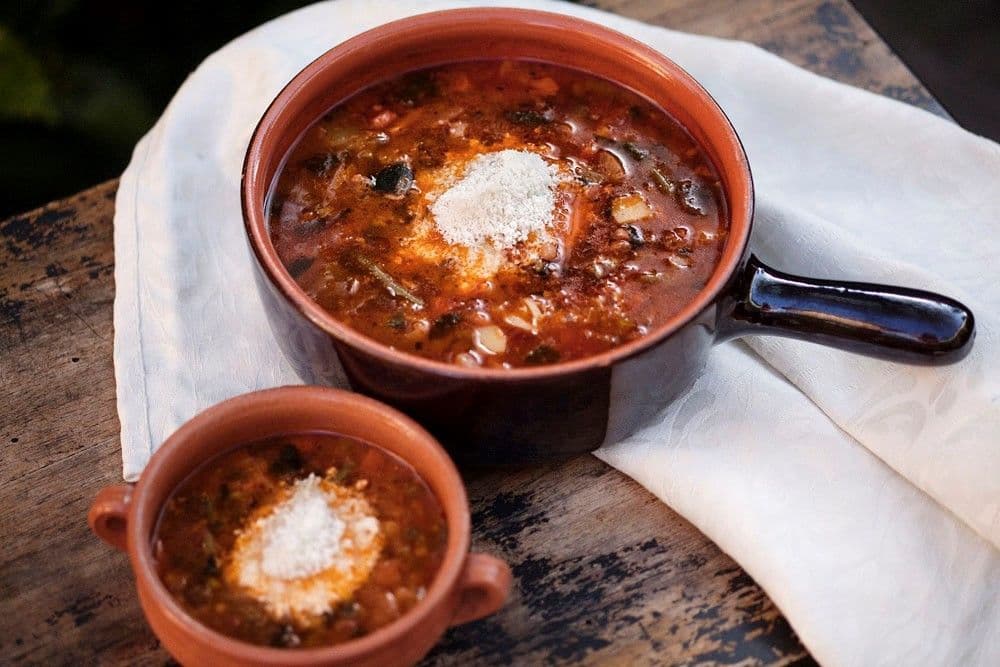 Minestrone con croste di Parmigiano Reggiano