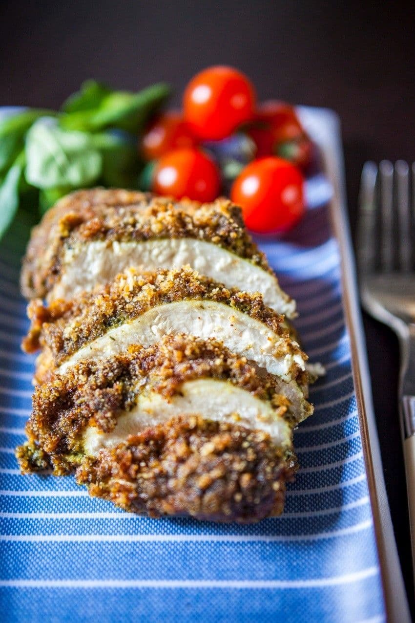 Pollo in crosta di Parmigiano Reggiano e pesto