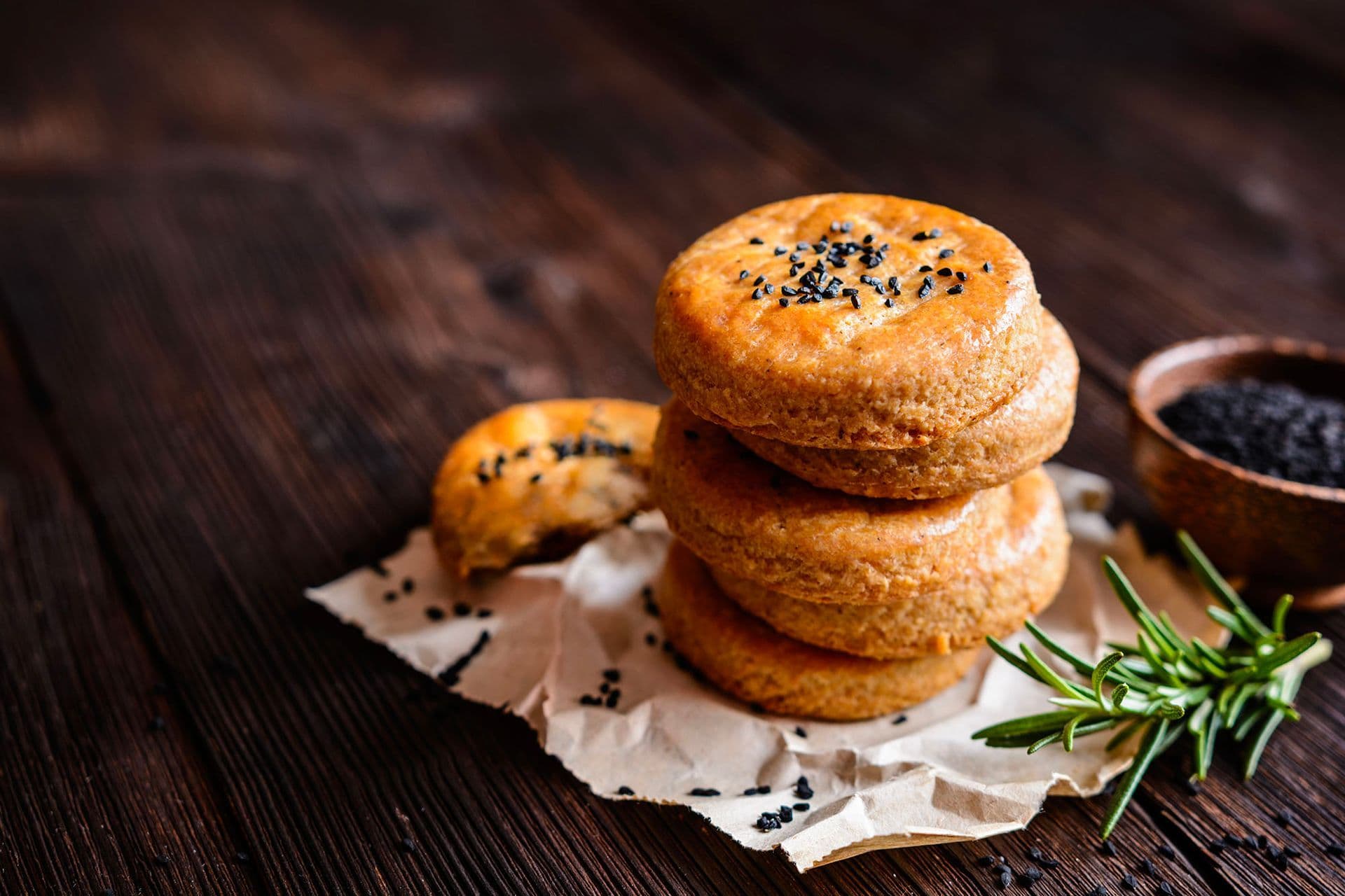Cookie salati al Parmigiano Reggiano e sesamo nero