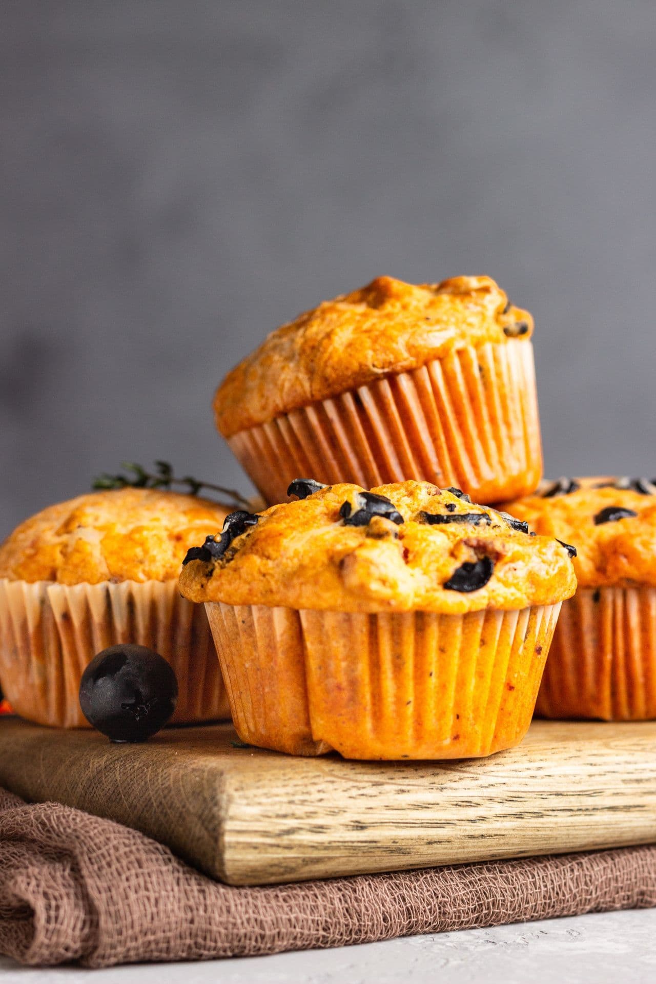 Muffin con olive nere e Parmigiano Reggiano