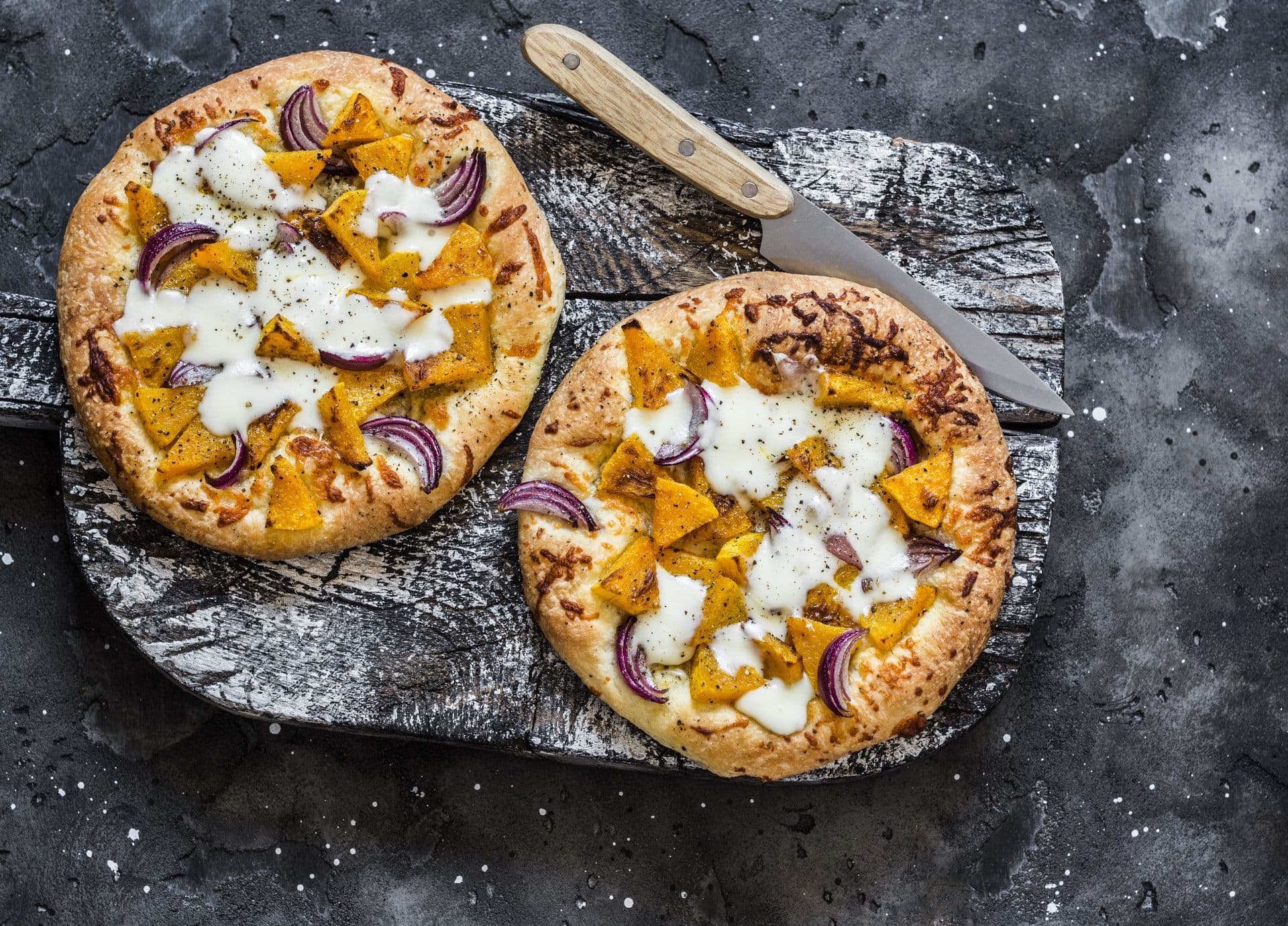Focaccia al Parmigiano Reggiano con zucca e cipolla 