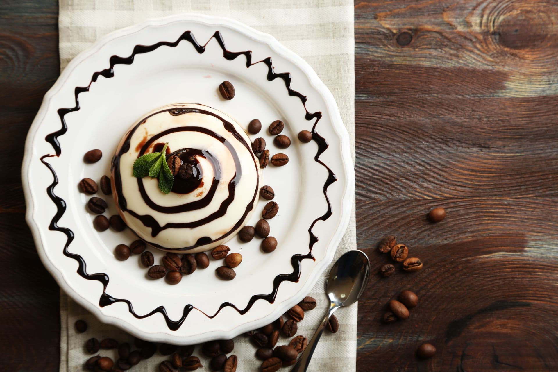 Pannacotta aromatizzata al Parmigiano Reggiano con salsa al caffè
