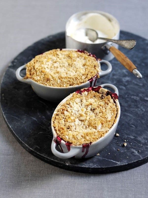 Crumble di frutti di bosco al Parmigiano Reggiano