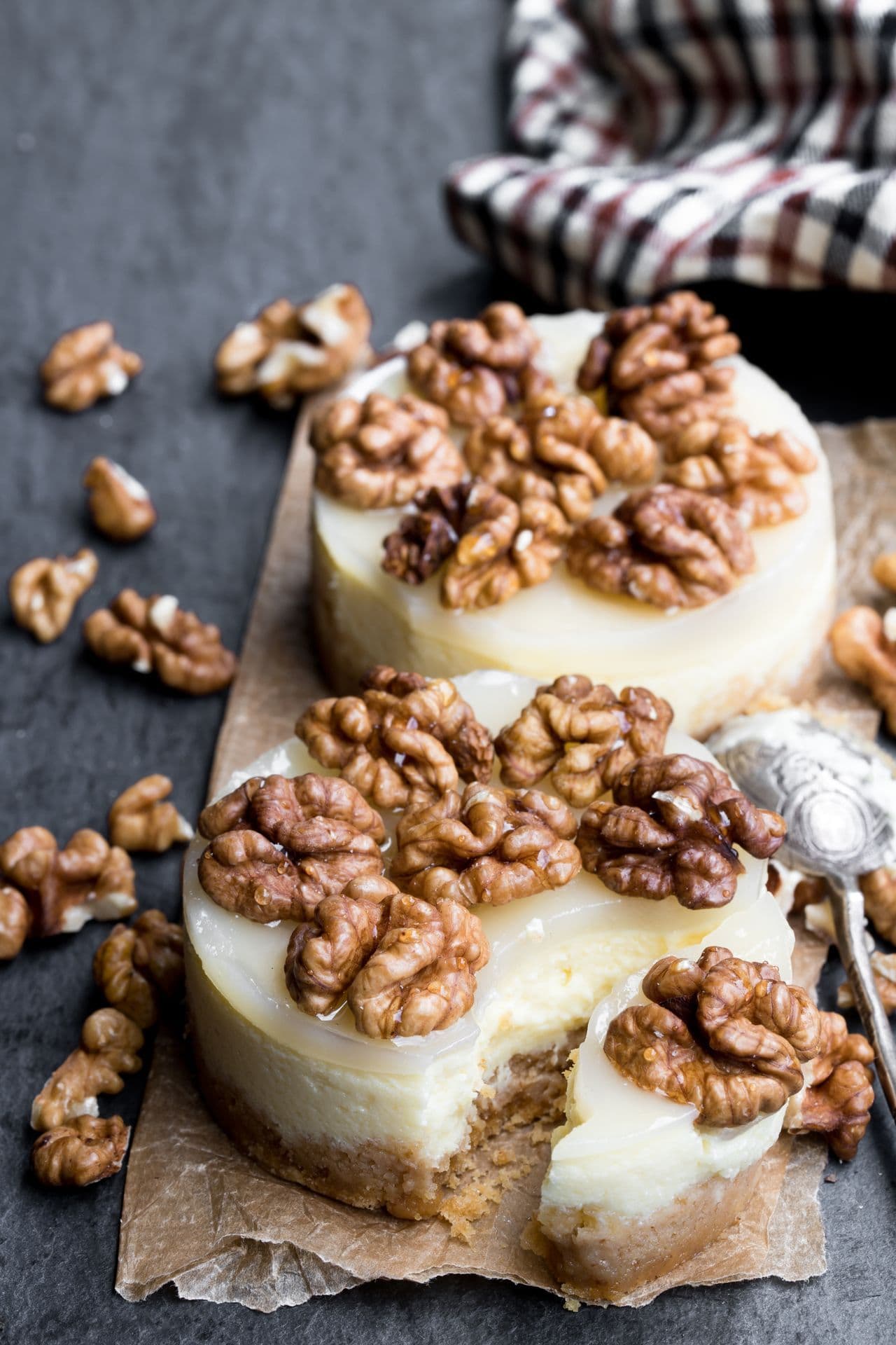 Mini Cheese Cake al Parmigiano Reggiano, gelatina di pere e noci