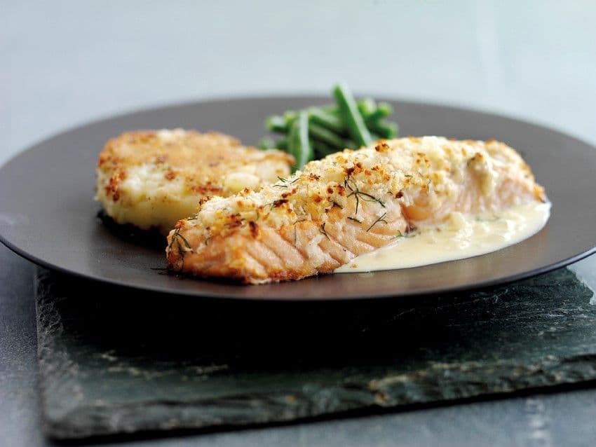 Mit Dill und Parmigiano Reggiano gratinierter Lachs