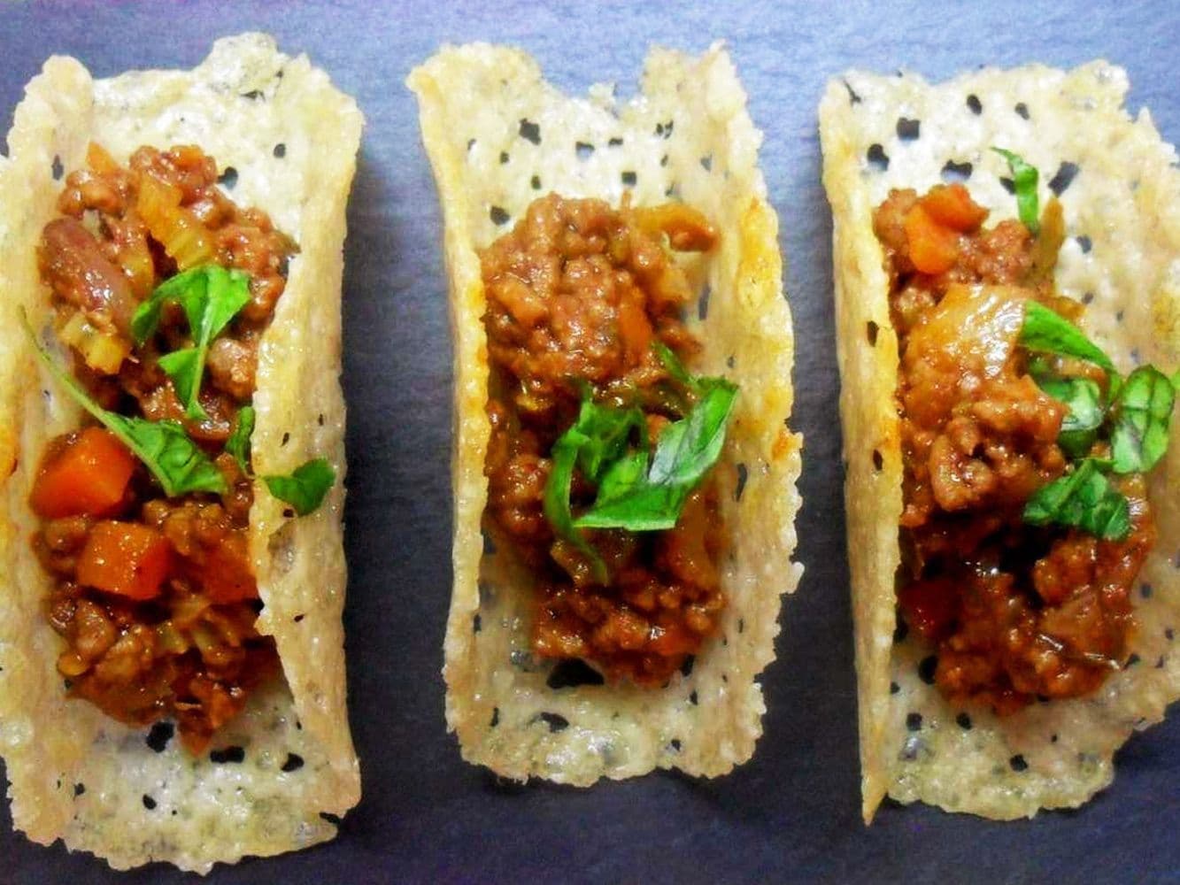 Tacos di Parmigiano Reggiano con chili di carne