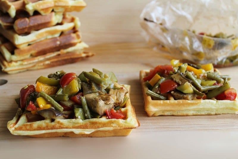 Glutenfreie Waffeln mit Parmigiano Reggiano und Gemüse aus dem Bratschlauch