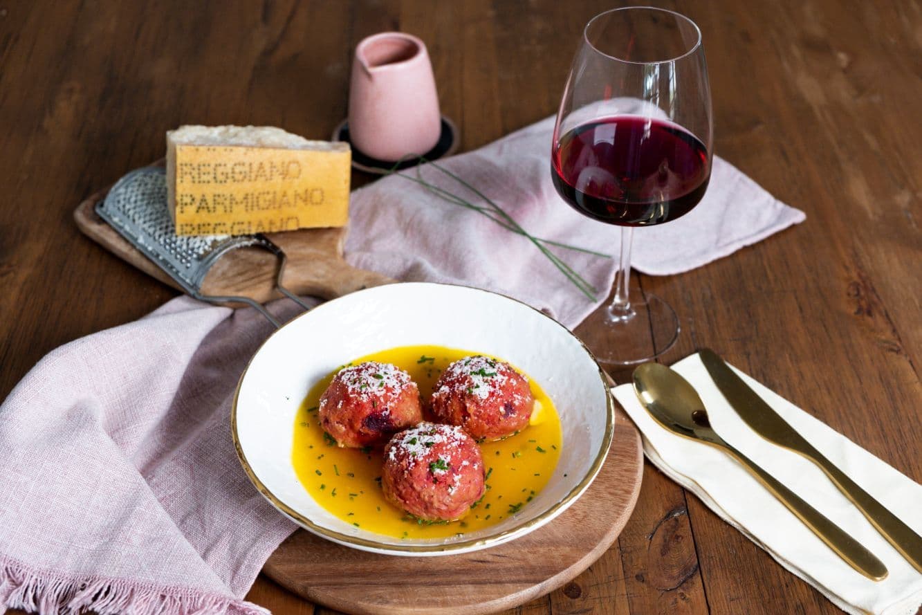 Canederli di barbabietola e Parmigiano Reggiano